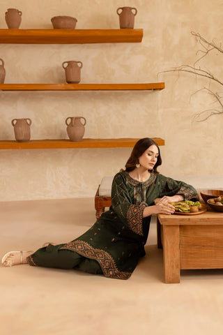 BATIK - 2PC LAWN EMBROIDERED SHIRT AND EMBROIDERED TROUSER - HZG2140