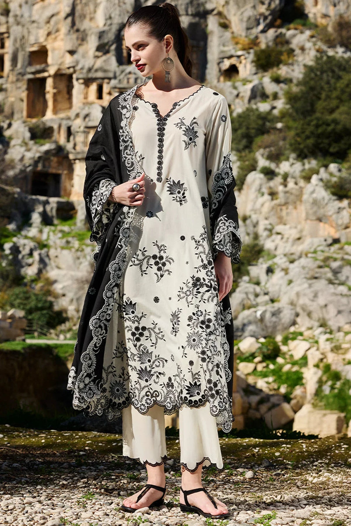 IMAGE - 3PC LAWN EMBROIDERED SHIRT WITH KHADI NET EMBROIDERED DUPATTA AND TROUSER - HZG2688